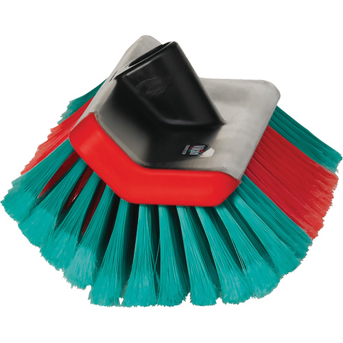 Brosse &agrave; alimentation en eau pour nettoyage des parties hautes et basses des v&eacute;hicules de la s&eacute;rie Transport Groupe Generik
