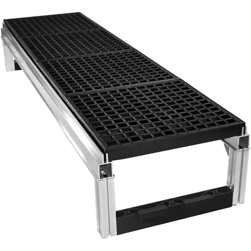 Trousse de plateforme de travail modulaire en aluminium &agrave; drainage ouvert FOUNDATION, 18" la x 72" pr, Capacit&eacute; de 400 lb, Enti&egrave;rement soud&eacute; Groupe Generik