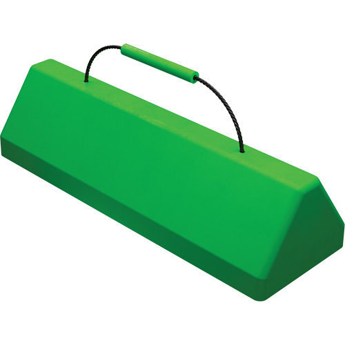 Cale de roue pour avion Checkers Safety SafeRay avec poign&eacute;e &agrave; c&acirc;ble, Ur&eacute;thane, Vert fluorescent, 24" la x 8" p x 6" h Groupe Generik
