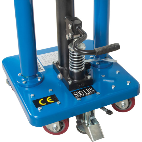 Table de travail hydraulique, 18'' lo x 18'' la, Acier, Capacit&eacute; 500 lb Groupe Generik