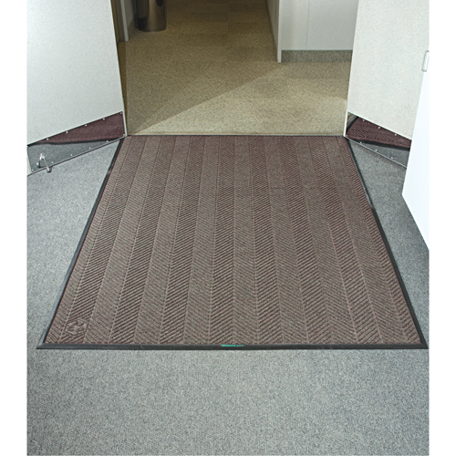 Waterhog&reg; Eco Elite Matting, Wiper/Scraper, 4' x 6' x 3/8", Chestnut Brown Groupe Generik