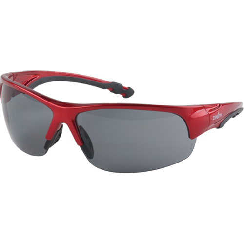 Lunettes de s&eacute;curit&eacute; s&eacute;rie Z1900, Lentille Grise/fum&eacute;e, Anti-&eacute;gratignures, R&eacute;pond ou surpasse la norme CSA Z94.3 Groupe Generik