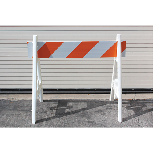 Barricades, En A, 96" lo x 40" h, Orange/Blanc Groupe Generik