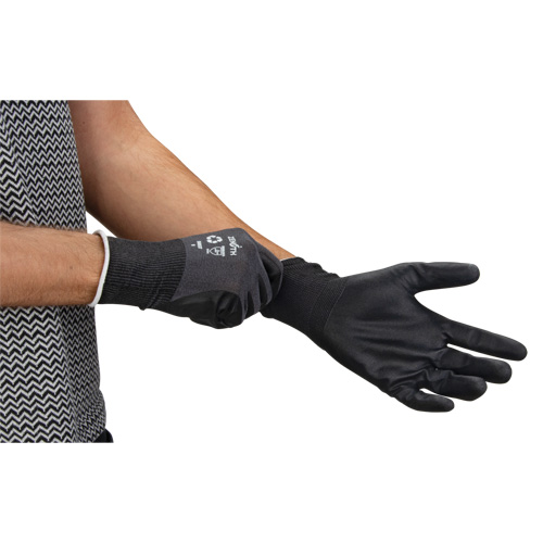 Gants &eacute;cologiques enduits et perm&eacute;ables &agrave; l'air, 7, R&ecirc;vetement Mousse de nitrile, Calibre 21, Enveloppe en Nylon/rPET Groupe Generik
