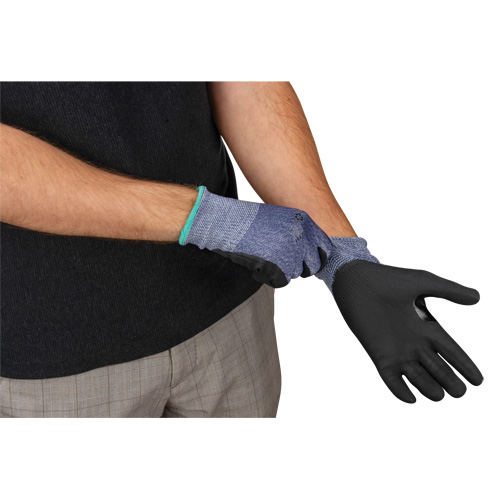 Gants r&eacute;sistant &agrave; la coupe, Taille Petit, Calibre 15, Rev&ecirc;tement Mousse de nitrile, Enveloppe en PEHP, ASTM ANSI niveau A3 Groupe Generik