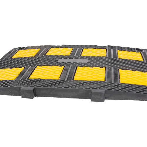 Middle Speed Hump, Rubber, 3' L x 20" W x 2" H Groupe Generik