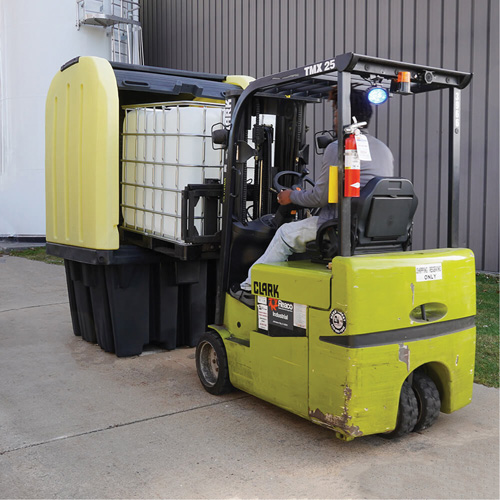Palette anti-d&eacute;versement jaune &agrave; couvercle rigide roulant, 65" lo x 65" la x 101" h, Capacit&eacute; de charge 5000 lb Groupe Generik