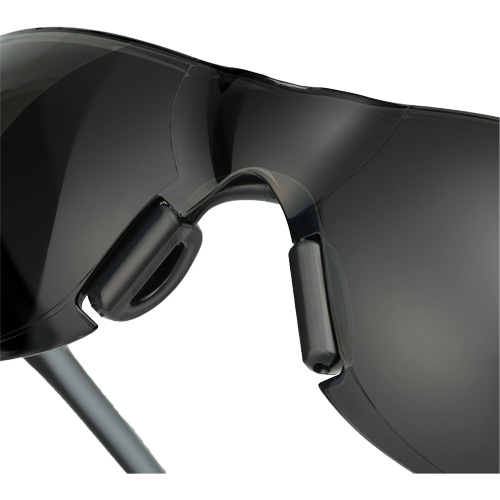 Lunettes de s&eacute;curit&eacute; Adapt Lite, Lentille Fum&eacute;e, Antibu&eacute;e/Anti-&eacute;gratignures, ANSI Z87+/R&eacute;pond ou surpasse la norme CSA Z94.3 Groupe Generik