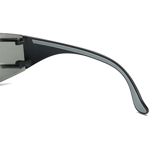 Lunettes de s&eacute;curit&eacute; Adapt Lite, Lentille Fum&eacute;e, Antibu&eacute;e/Anti-&eacute;gratignures, ANSI Z87+/R&eacute;pond ou surpasse la norme CSA Z94.3 Groupe Generik