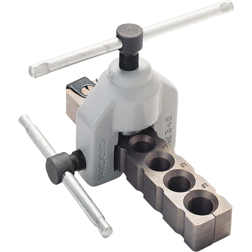 Outils &agrave; &eacute;vaser manuel no 345 a/coupe-tube no 150 et mallette de transport Groupe Generik