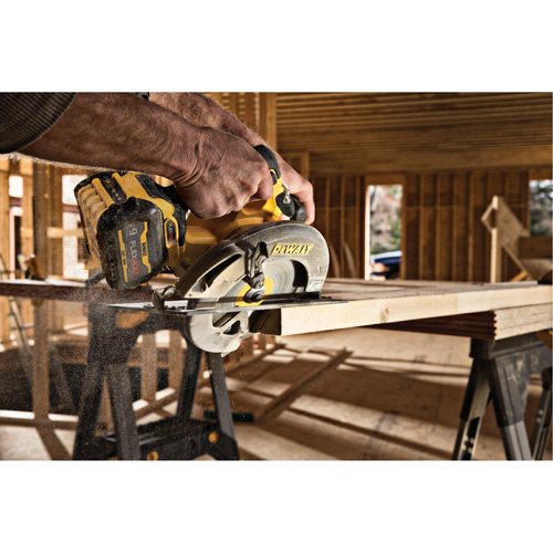 Scie circulaire sans balai Flexvolt Max avec frein &eacute;lectrique (outil seulement), 7-1/4", 60 V Groupe Generik