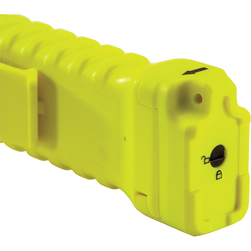 Lampe de poche magn&eacute;tique &agrave; angle droit, DEL, 336 lumens, Piles AA Groupe Generik