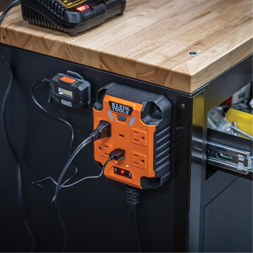 Powerbox 1 Magnetic Power Strip, 4 Outlet(s), 5', 120 V Groupe Generik