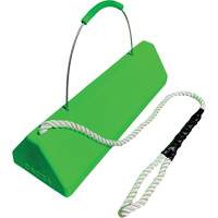 Cale de roue pour avion Checkers Safety SafeRay avec poign&eacute;e &agrave; c&acirc;ble avec cordage en boucle, Ur&eacute;thane, Vert fluorescent, 24" la x 8" p x 6" h Groupe Generik