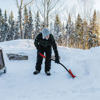Yukon Snow Shovel, Polypropylene Blade, 18" Wide, Ergonomic D-Grip Handle Groupe Generik