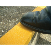 Safestep&reg; Anti-Slip Step Edge, 2.75" W x 59" L, Yellow Groupe Generik