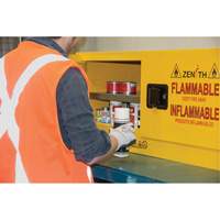 Armoire pour produits inflammables, 12 gal., 2 Porte(s), 43" La x 18" h x 18" p Groupe Generik