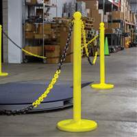 Bicolour Plastic Barrier Chain, Green/White, 2" Link, 500' Length Groupe Generik
