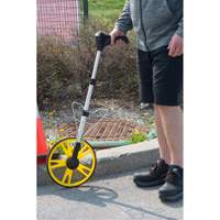 Roue d'arpentage num&eacute;rique, 12,5"/31,8 cm, Gamme de 99999,9 m, Pieds/m&egrave;tres Groupe Generik